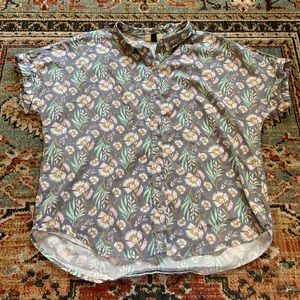 Universal Thread Dolman Short Sleeve Button Down Gray Floral Sz L